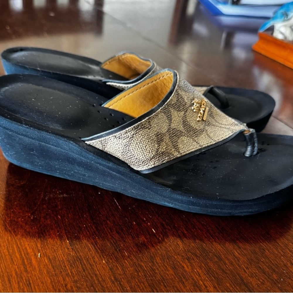 Coach Janice Signature Wedge Black and Tan Wedge Sandals | Size 7.5